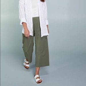 Mountain Hardwar Quick Dry Capri Pants